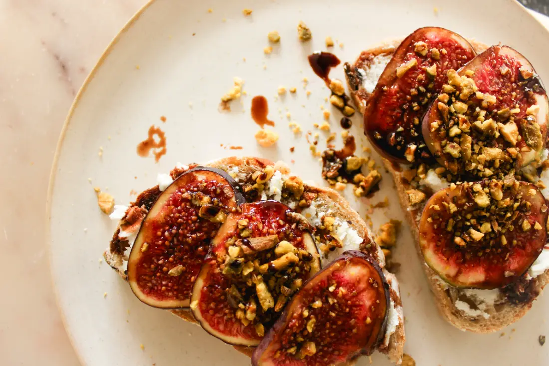 Fig, pistachio & goat’s cheese on bread